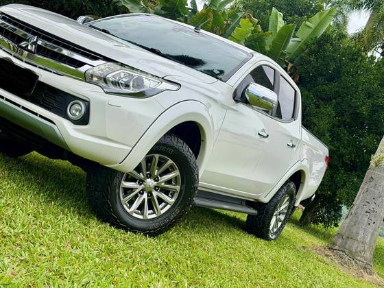 MITSUBISHI L200 TRITON 2.4 16V TURBO DIESEL SPORT HPE-S CD 4P 4X4 AUTOMÁTICO